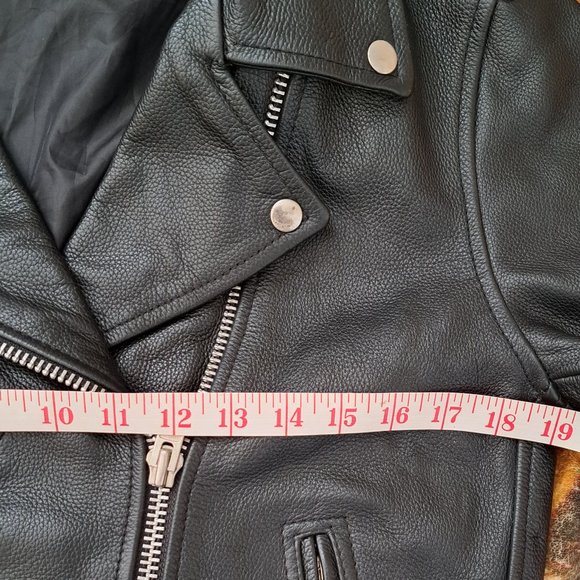 Vintage black LeatherJacket - Picture 2 of 16